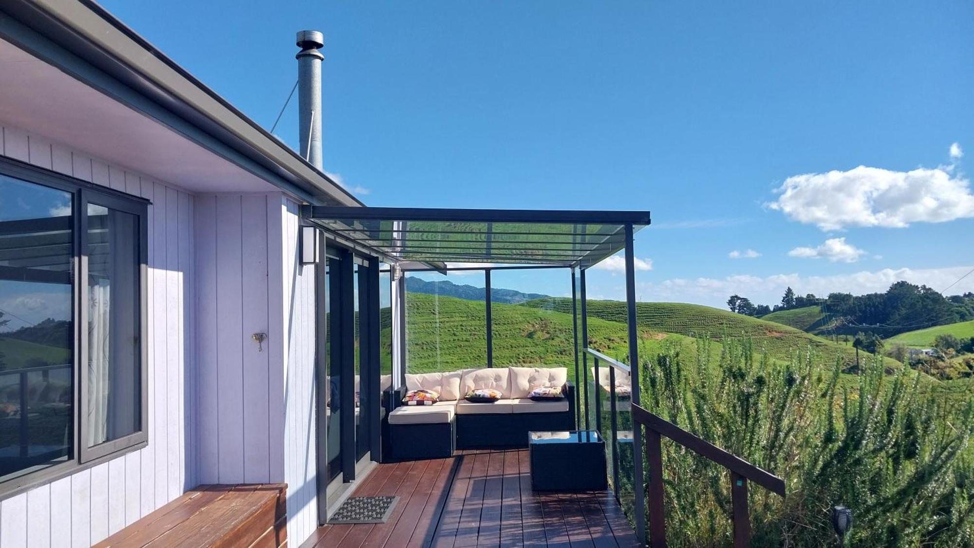 Cosy Country Cottage On A Sunny Hill New Plymouth Exterior photo