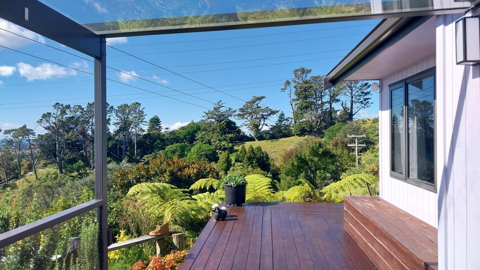 Cosy Country Cottage On A Sunny Hill New Plymouth Exterior photo